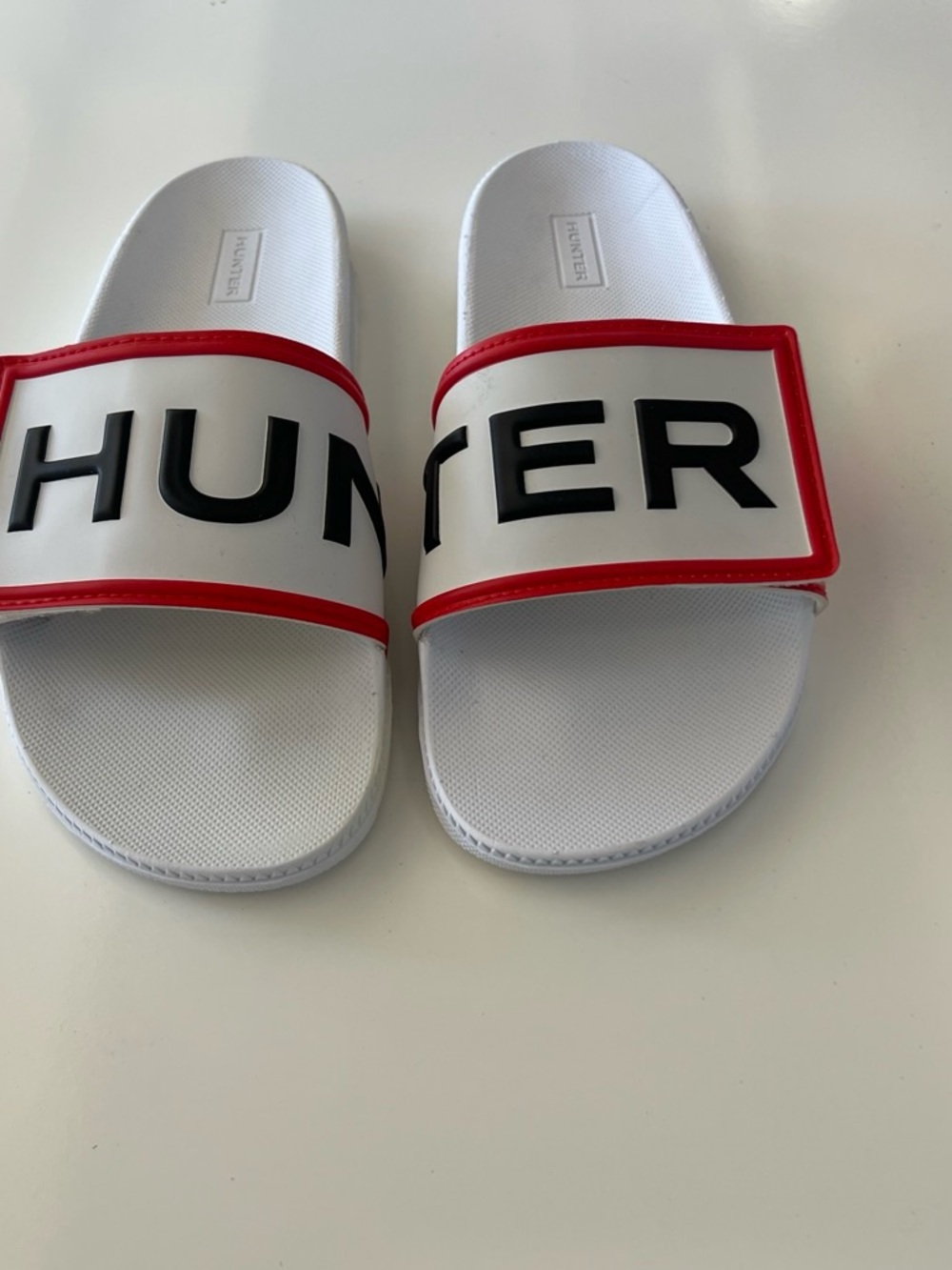 Hunter White Slide Sandals with Black Logo and Red Trim